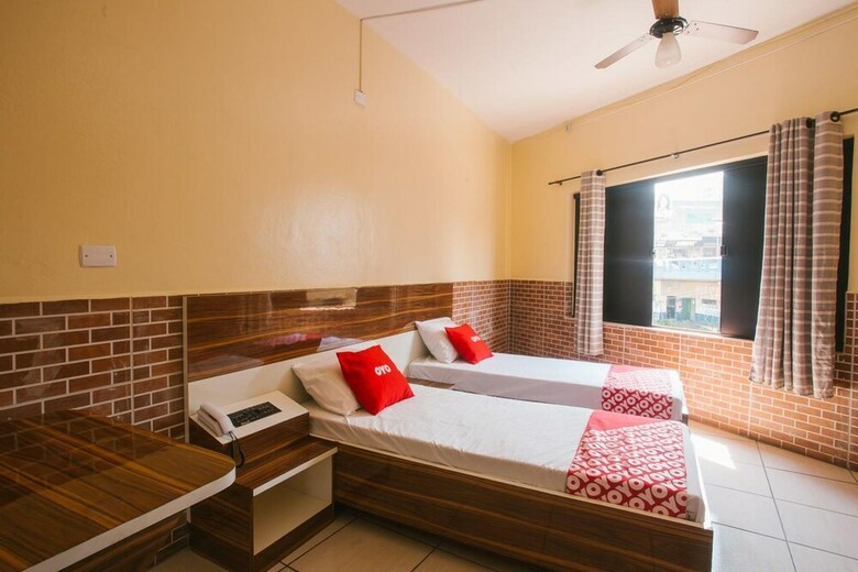 Oyo Hotel Green Mau�