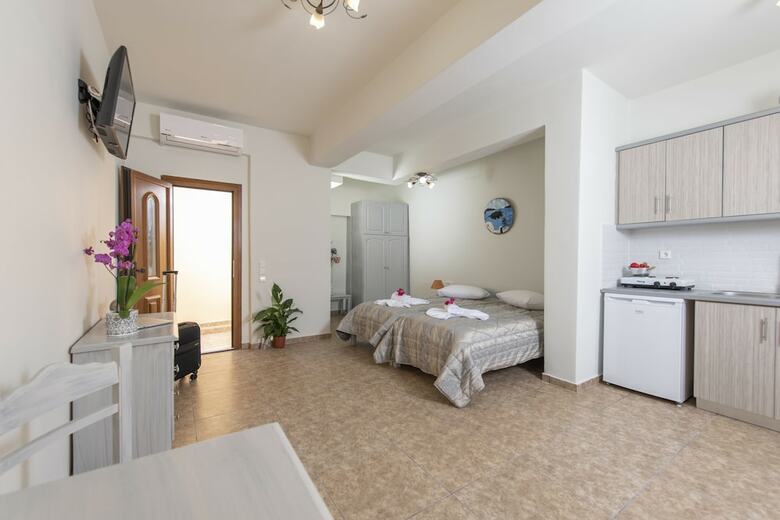 Apartamentos Ladas Pyrgos Houses