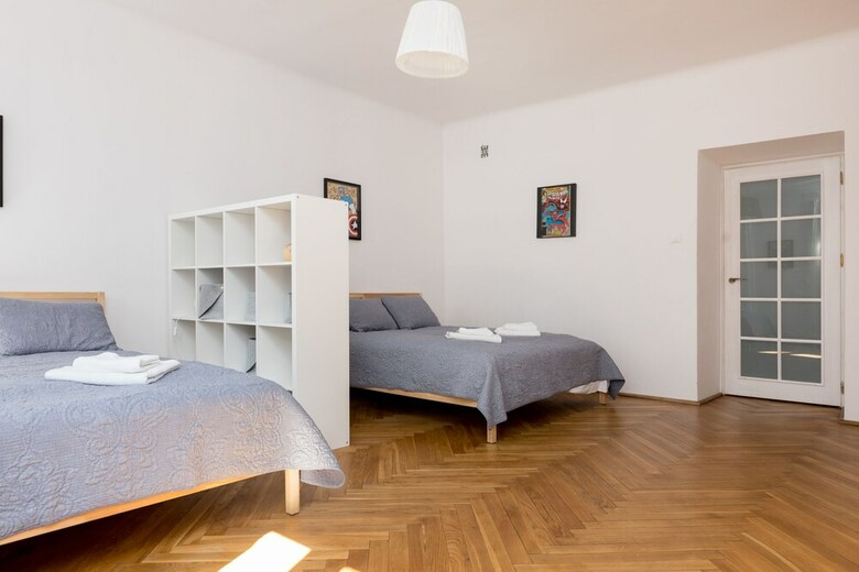 Royal Route Apartment For 10 People