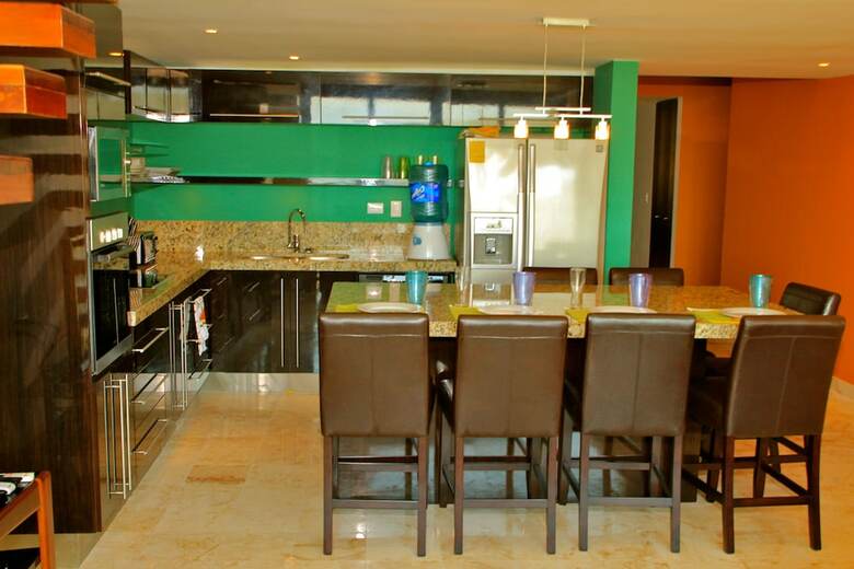 Apartamentos Las Brisas Condominios