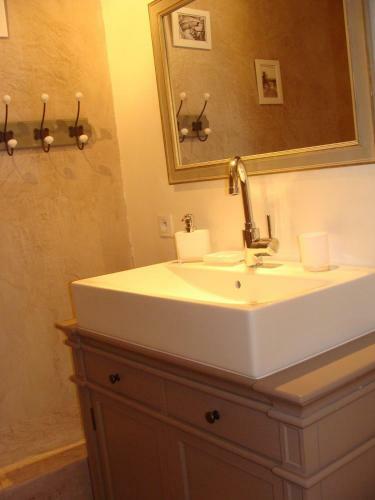 Hostal La Pierre Folle Chambres D'h�tes
