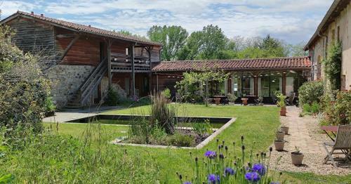 Hostal La Pierre Folle Chambres D'h�tes