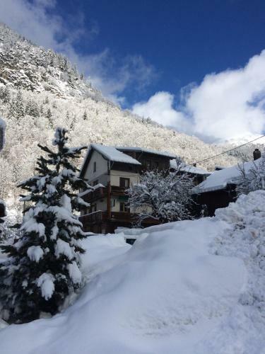 Bed & Breakfast Chambre D'h�te La Tour Du Merle