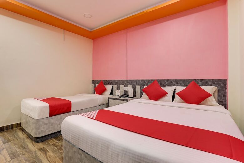 Oyo 585 Hotel Raj Durbar & Navrang