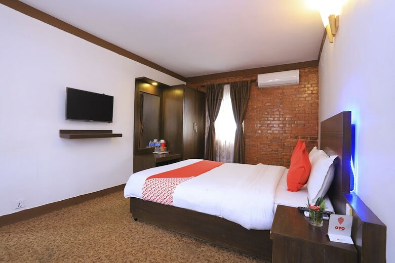 Oyo 591 Hotel Blue Moon