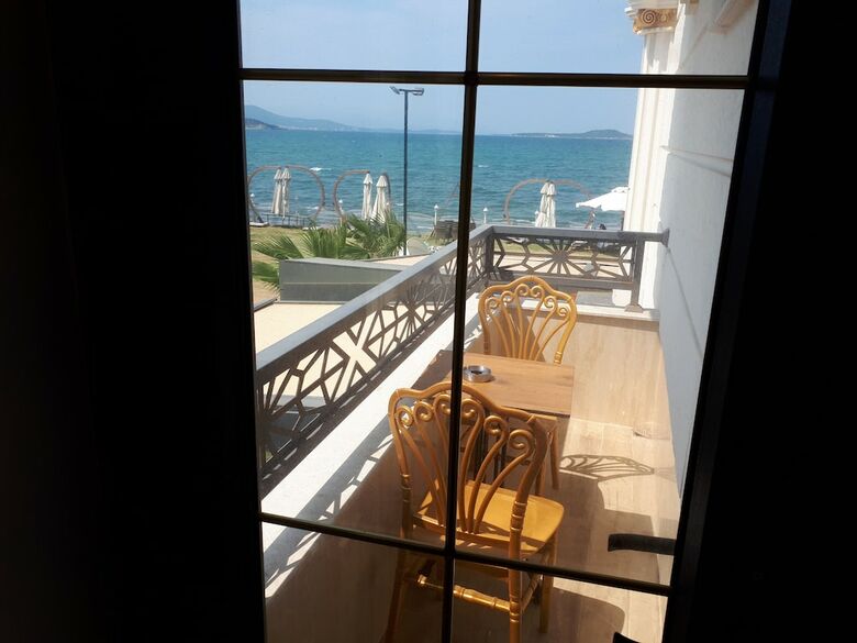 The Klazomenai Marine Hotel