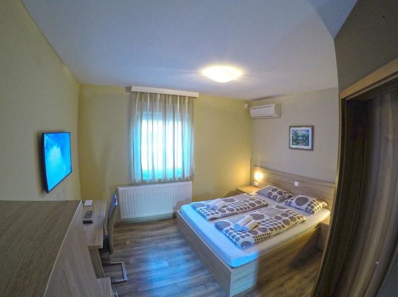 Hotel Apartments And Rooms Rea