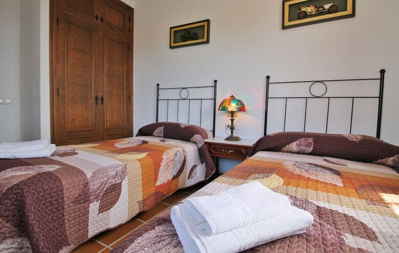 1053 Villa Seral