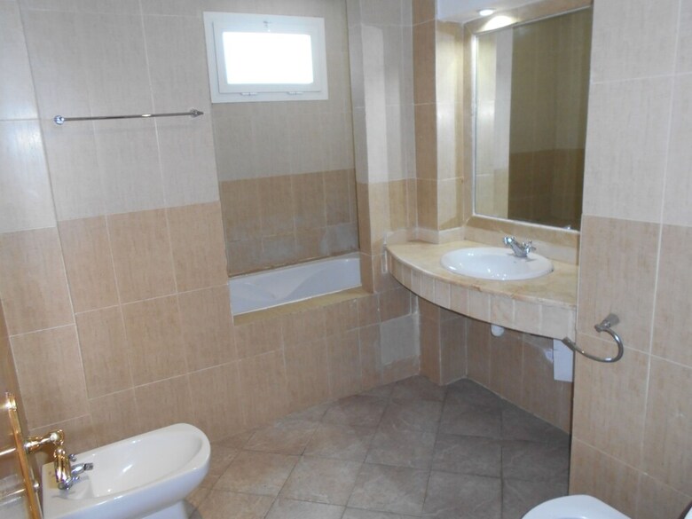 Lovely Two Bedroom Apartment Ref T24302