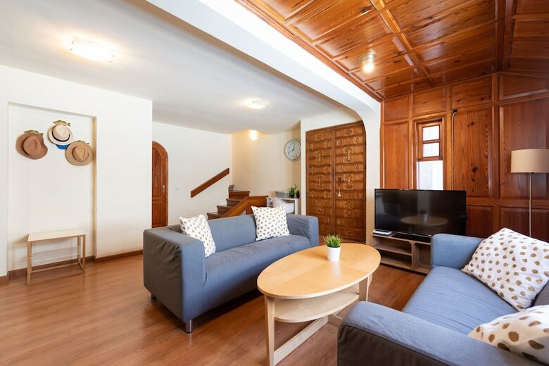 Great House With Pool Close To Beach