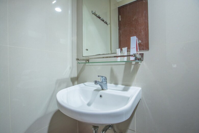 Hostal Oyo 1496 Weleri 07