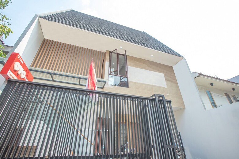 Hostal Oyo 1496 Weleri 07