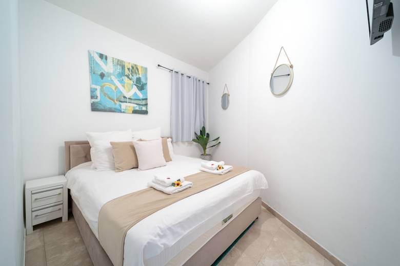 Amazing Apartment- 5 Min From The Beach