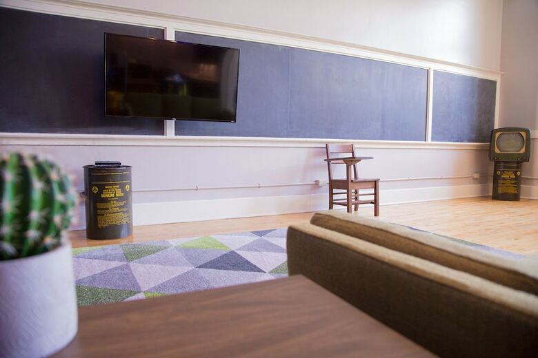 Hotel School 31 Lofts At Colors Studios