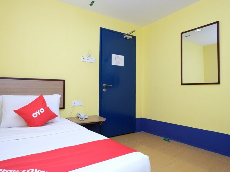 Hotel Oyo 89352 Golden Terminal Lodge