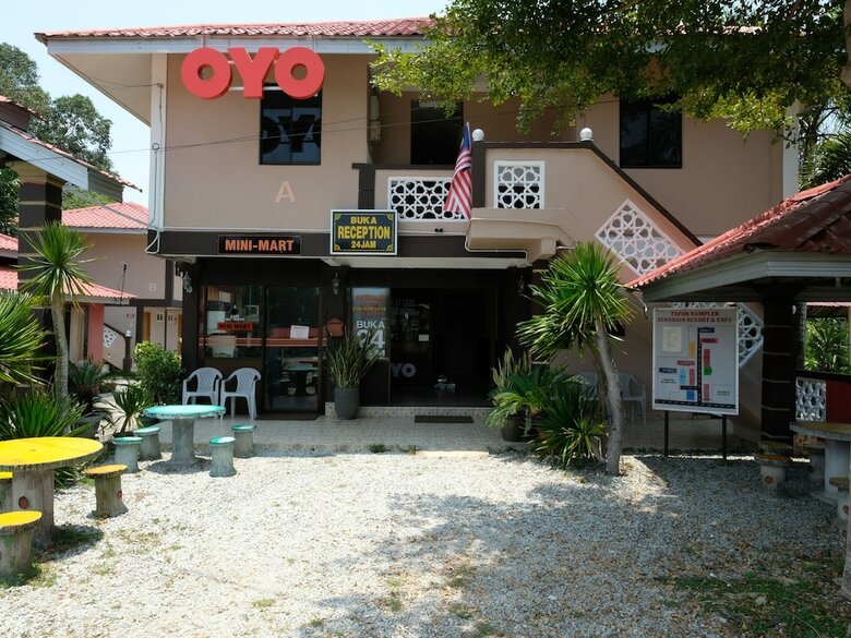 Hotel Oyo 44005 Senangin Resort & Cafe