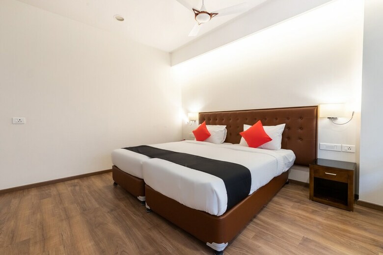 Capital O 43703 Thechi Hotels