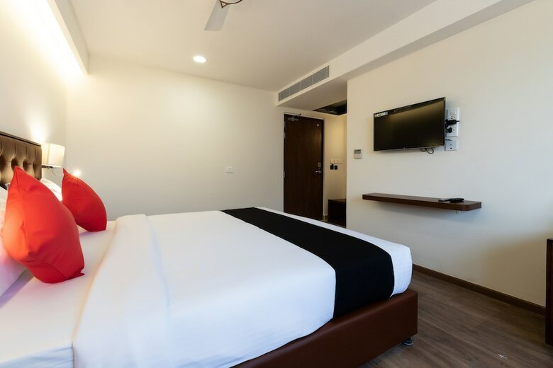 Capital O 43703 Thechi Hotels