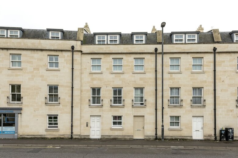 Deluxe Apartment - Central Bath