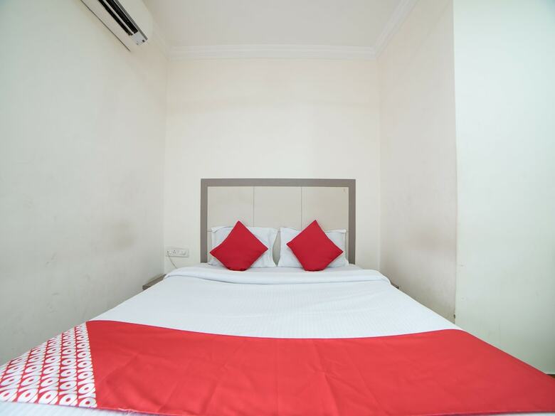 Oyo 45408 Hotel Ambassador