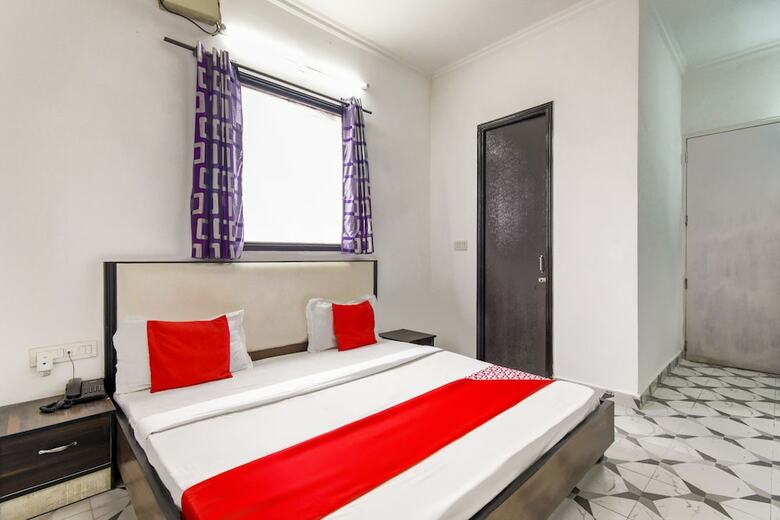 Oyo 46735 Hotel Royal Dreams