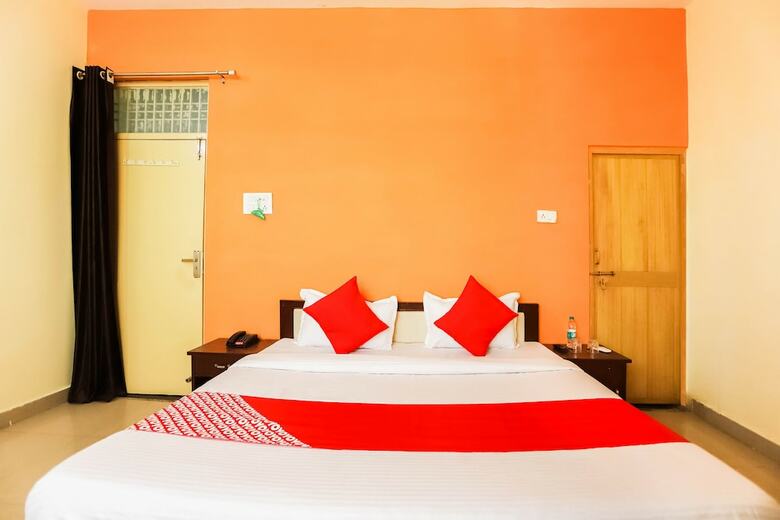 Oyo 43958 The Imperial Hotel