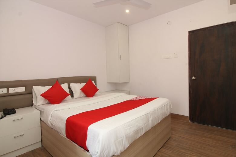 Hotel Oyo 35362 My Place S R Nagar