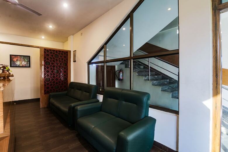 Hotel Oyo 24696 Green Point