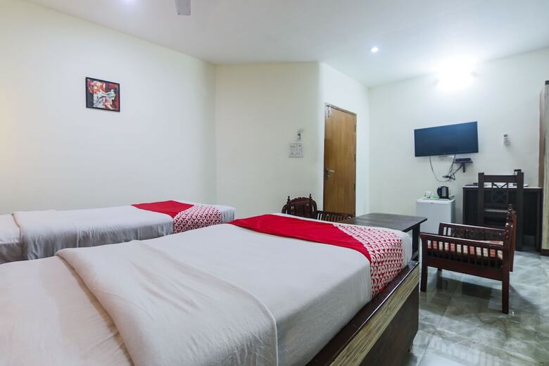 Hotel Oyo 24696 Green Point