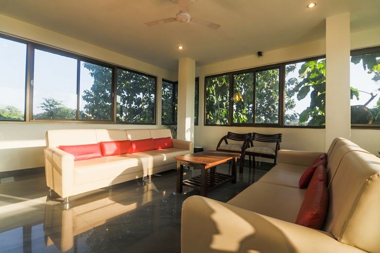 Hotel Oyo 24696 Green Point