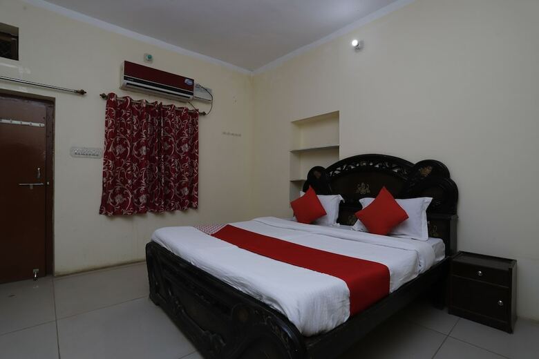Hotel Oyo 29714 Mumal Resort