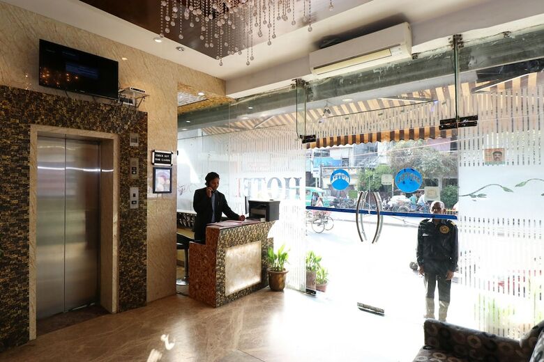 Oyo 30858 Hotel Sp International