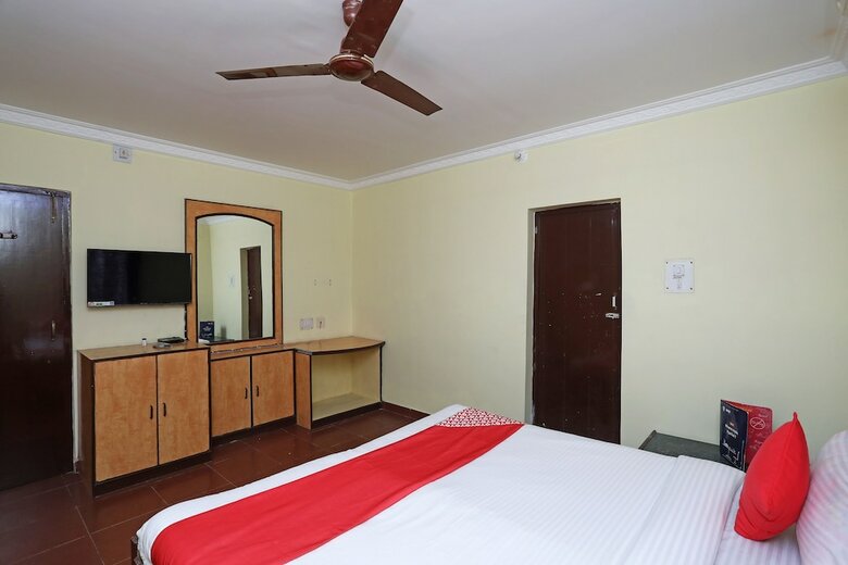 Oyo 28355 Hotel Raj Mahal