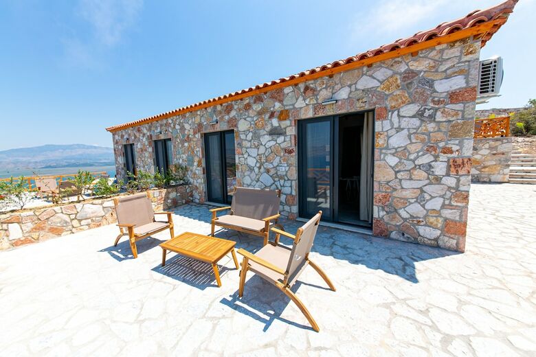 Hotel Santa Oliva Suites