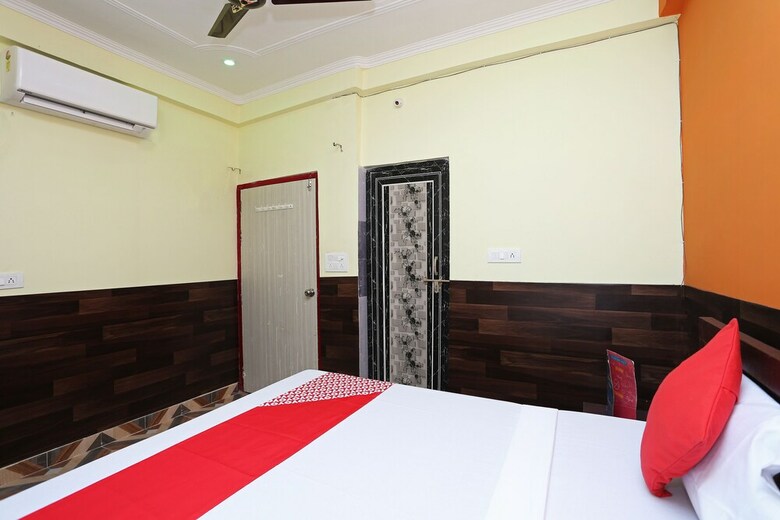 Hotel Oyo 28801 Radhika Guest House