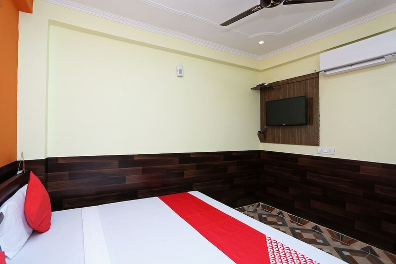 Hotel Oyo 28801 Radhika Guest House