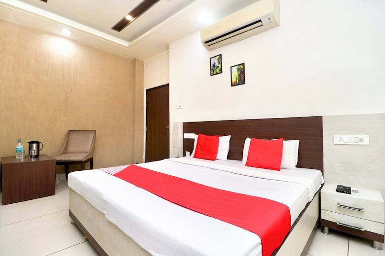 Oyo 37860 Hotel Batra
