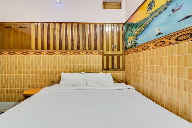 Spot On 45094 Hotel Madhu Complex