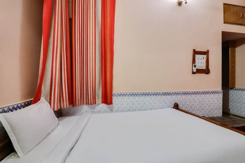 Spot On 45094 Hotel Madhu Complex