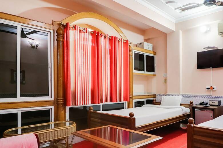 Spot On 45094 Hotel Madhu Complex