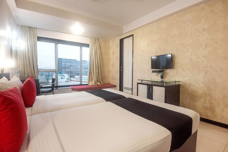 Hotel Capital O 45497 Savoy Suites