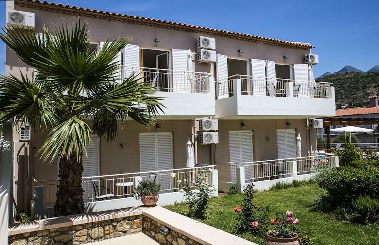 Aparthotel Mani's Rose Hotel