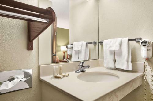 Hotel Baymont Inn & Suites Evansville North