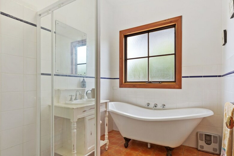 The Log Cabin - 47 Jetty Road