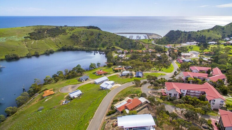 Marina Views - 64 Seaview Avenue