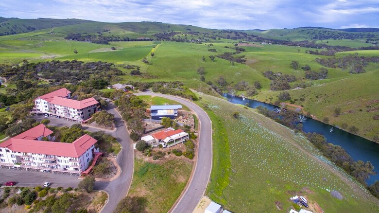 Marina Views - 64 Seaview Avenue