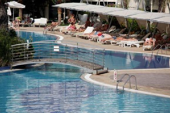 Hotel The Maxim Resort