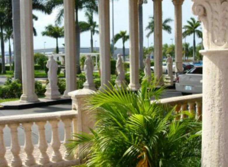 Hotel Roma Golden Glades Resort