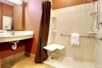 Hotel King's Pointe Waterpark Resort