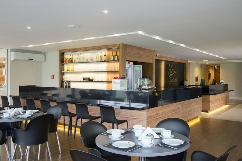 Hotel Le Canard Joinville
